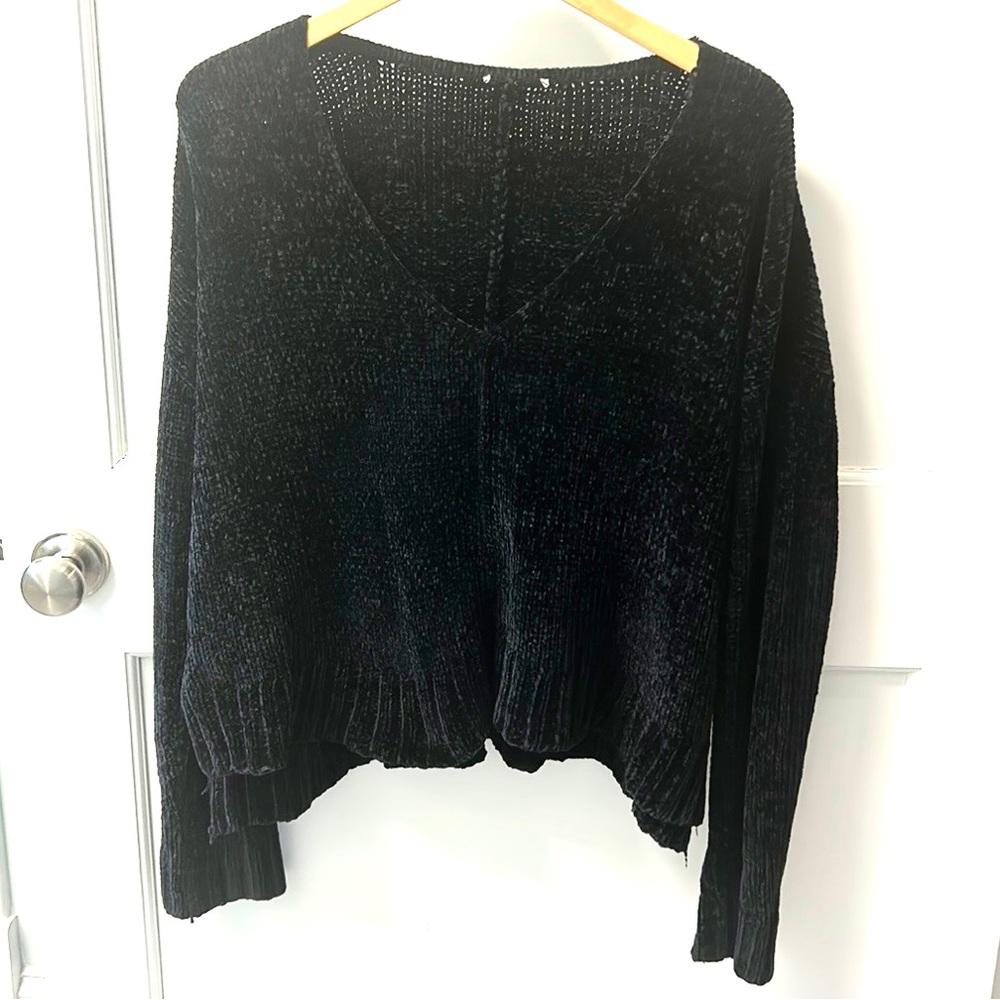 *4 FOR 30* Fuzzy Black Cropped V Neck Sweater